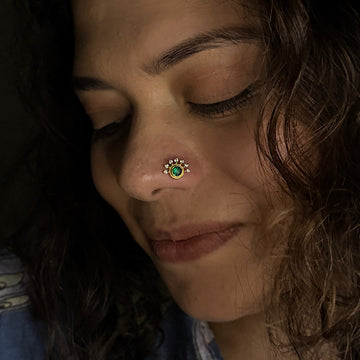 Emerald & Zircon Petals Nose Pin